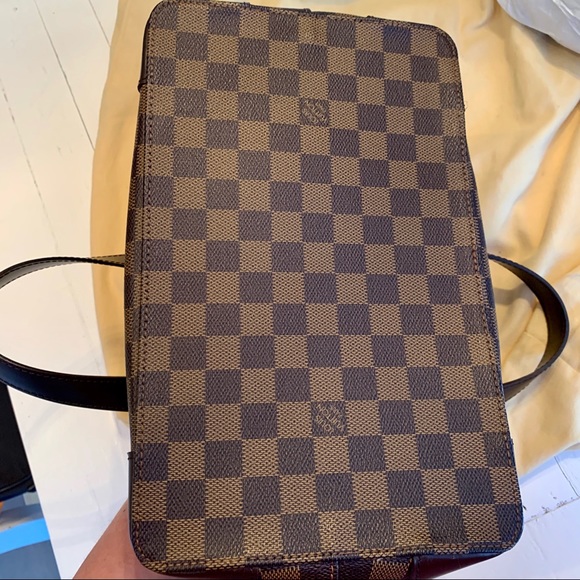 Louis Vuitton bag discontinued. - Picture 4 of 7